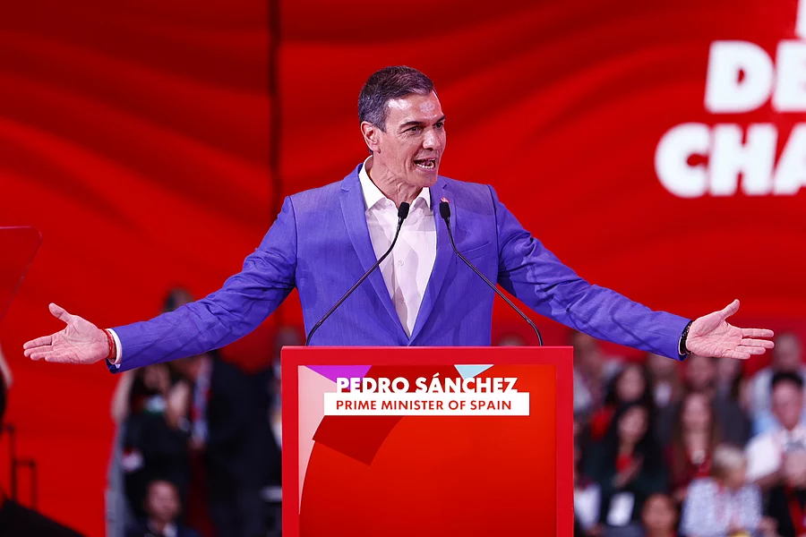 Pedro Sanchez speaking at the Global Progressive Mobilisation in Barcelona