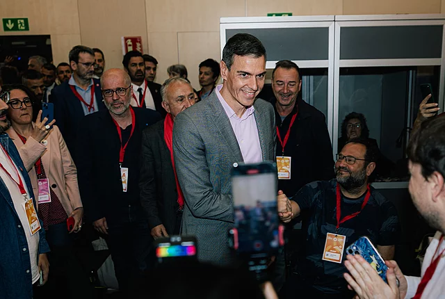 Pedro Sanchez shaking hands with trade unionists
