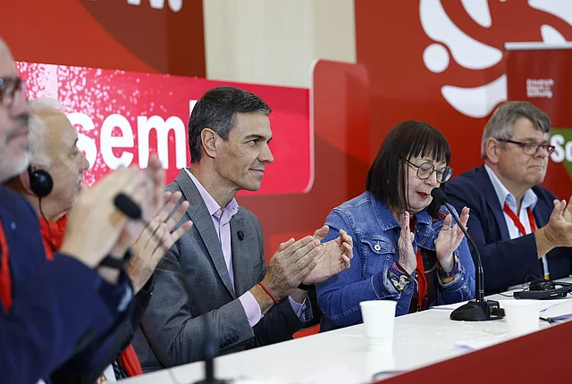 Pedro Sanchez and Esther Lynch on the panel