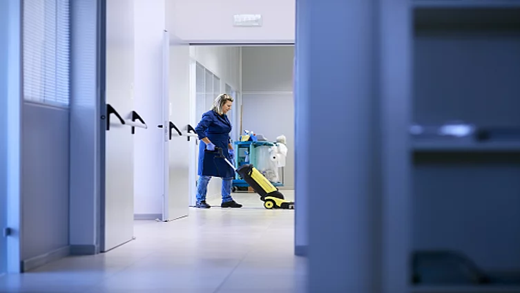 corridor cleaning lady 