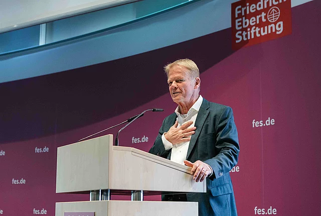 Reiner Hoffmann making remarks