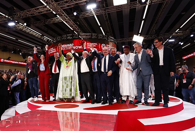 Lula da Silva on stage together with other leaders of progressive parties all over the world